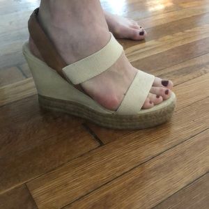 Tory Burch wedge perfect for summer!